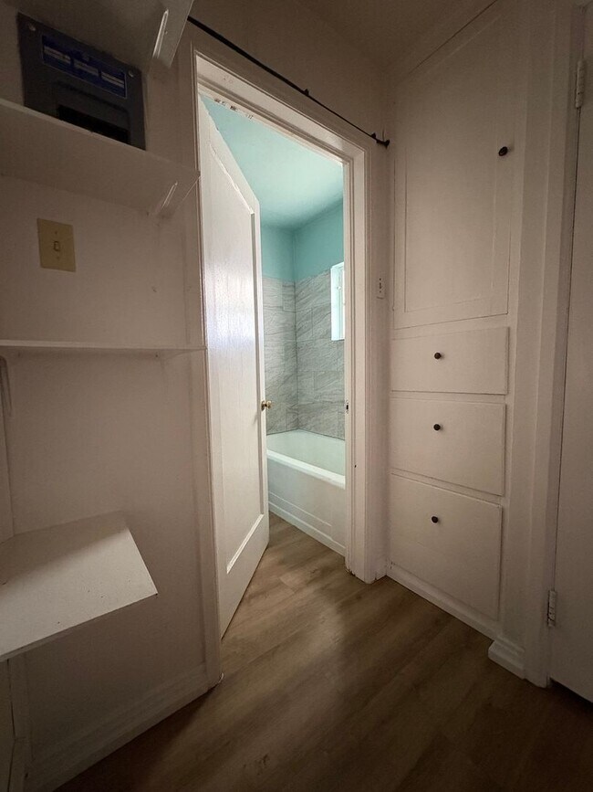 Building Photo - 39-43 W 880 N