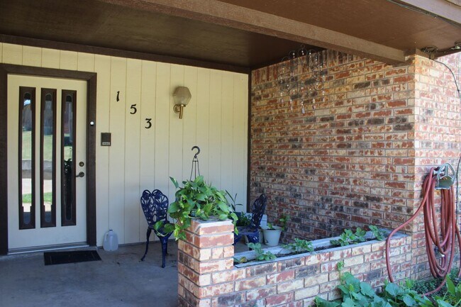 Building Photo - 153 Ben Hogan Dr
