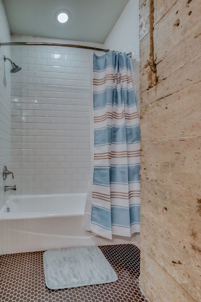 Building Photo - 500 S Ervay St