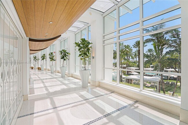 Building Photo - 4401 Collins Ave
