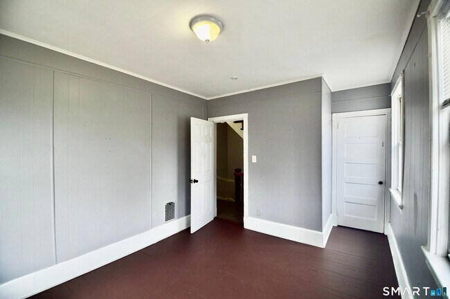 Building Photo - 407 East Ave
