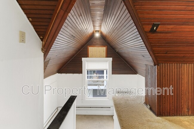 Building Photo - 407 W Green St