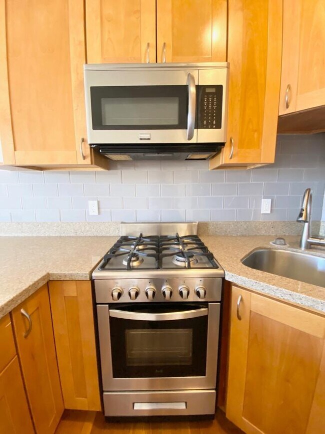 Building Photo - 2 bedroom in San Francisco CA 94118