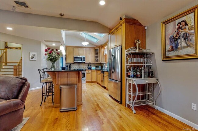 Building Photo - 5 Laurel Hill Rd