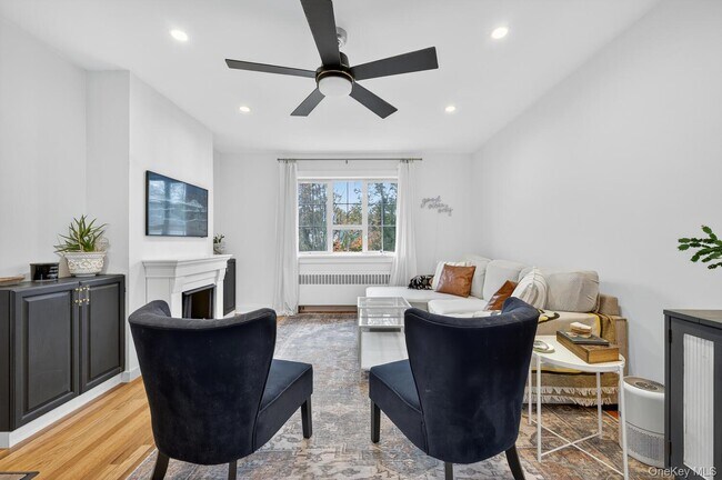 Building Photo - 42 Nathan Hale Dr