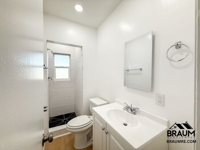 Building Photo - 13115 Oxnard St