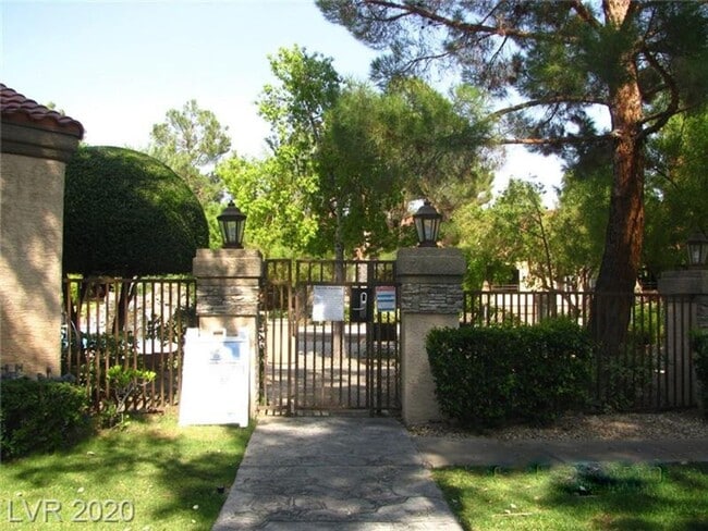 Building Photo - Spacious 2 bedroom Condo in Canyon Lake Community