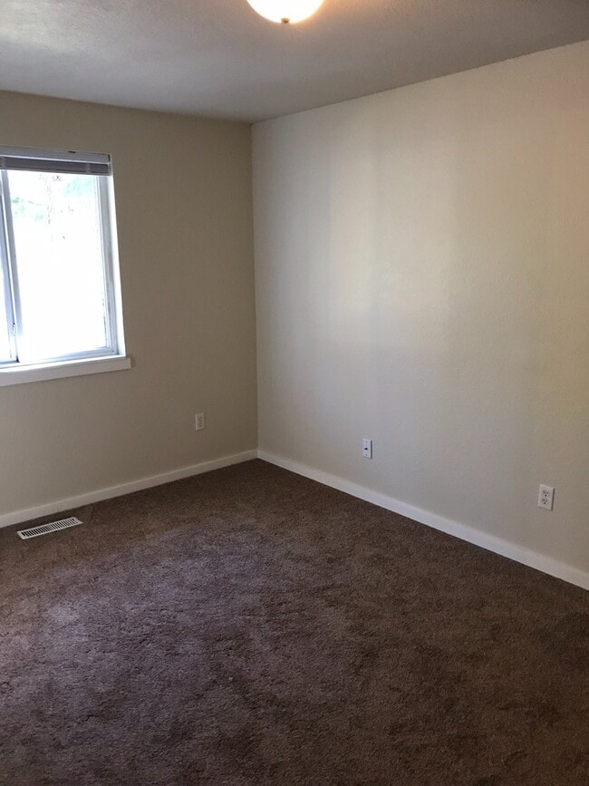 Building Photo - Remodeled 4 Bed Room 2 Bath 2 Car Garage Home