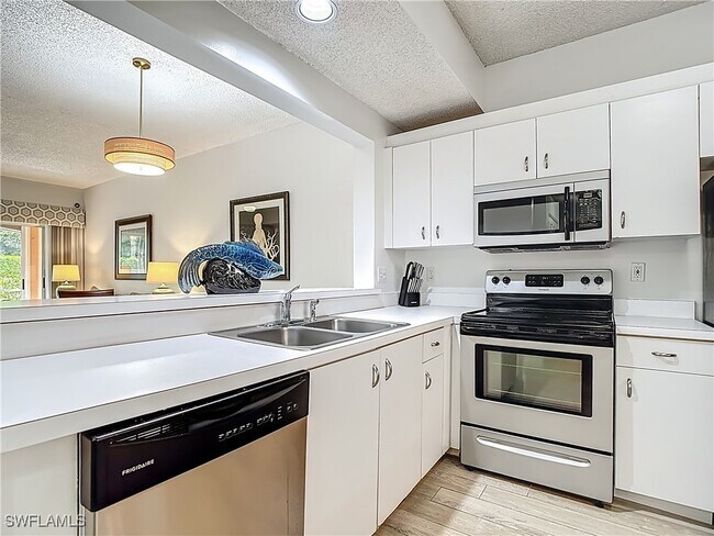 Primary Photo - 1044 Woodshire Ln