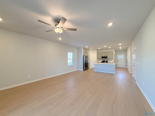 Building Photo - 14739 Mountain Strm Dr