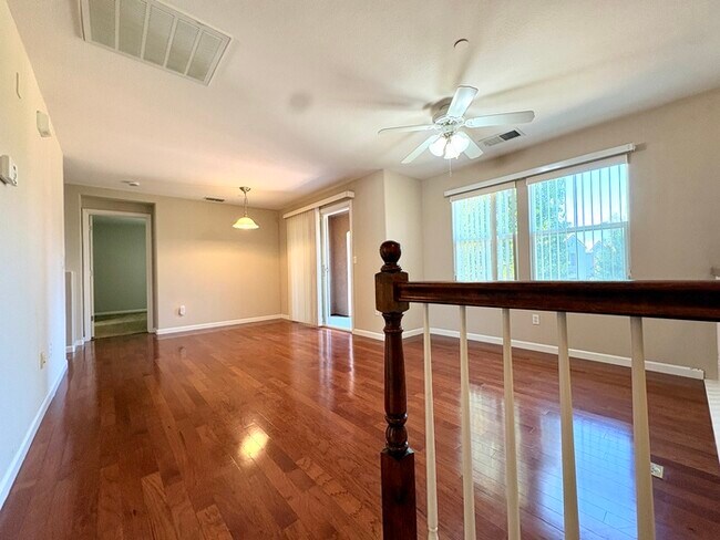 Building Photo - Beautiful Well Kept 2 Bedroom, 2 Bathroom in Roseville!
