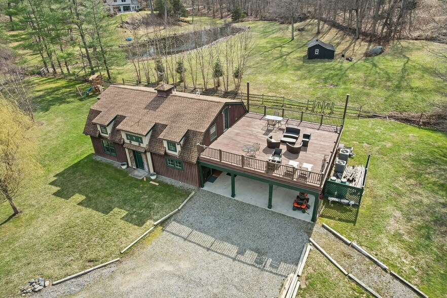 Building Photo - 39 Hunting Ridge Rd