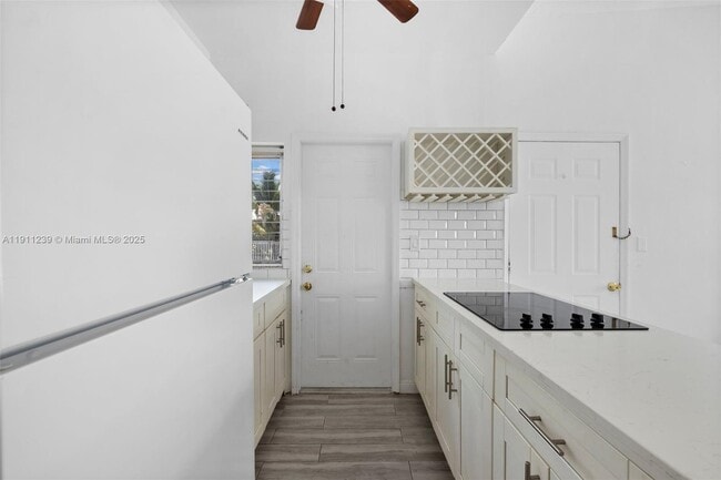 Building Photo - 8135 Crespi Blvd