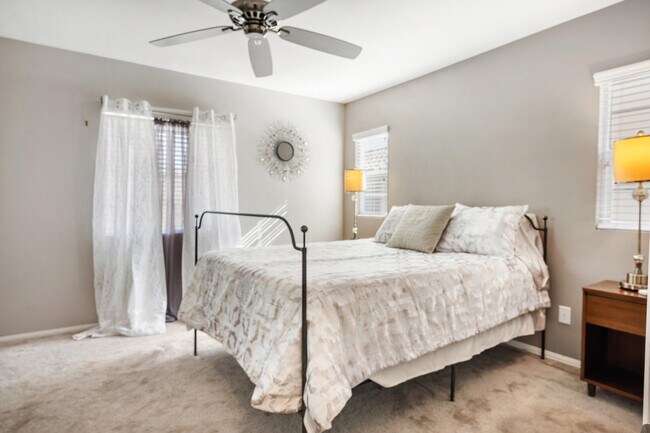 Building Photo - 520 Calle Vibrante