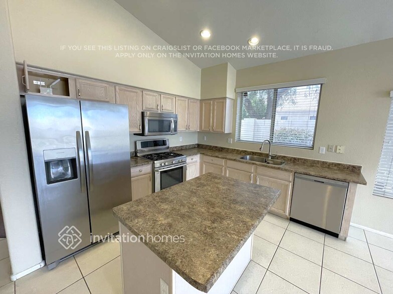 Building Photo - 11432 W Dana Ln