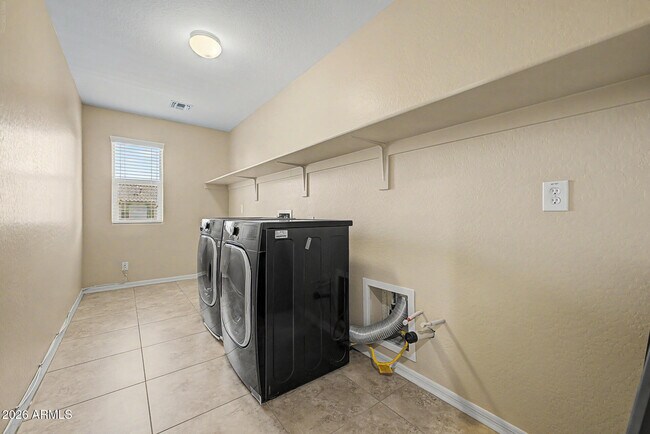 Building Photo - 2531 E Eleana Ln