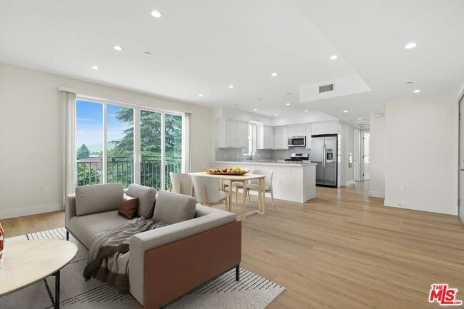 Building Photo - 11042 La Maida St