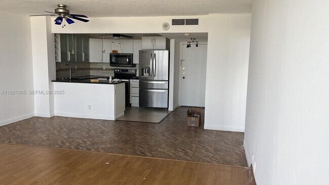 Building Photo - 2100 Sans Souci Blvd