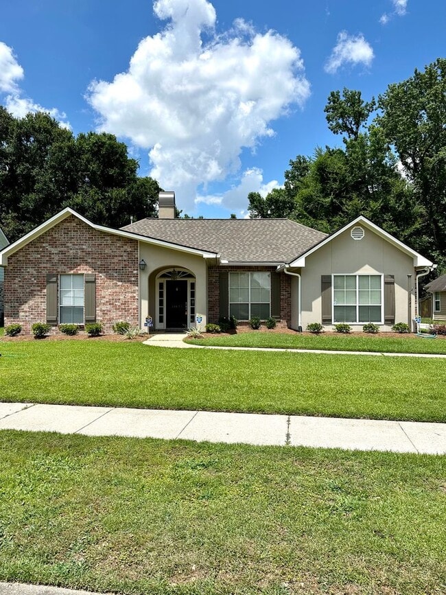 Building Photo - 11821 Thornberry Ln