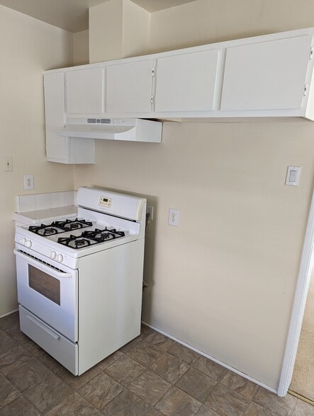 kitchen different angle - 1324 Cota Ave