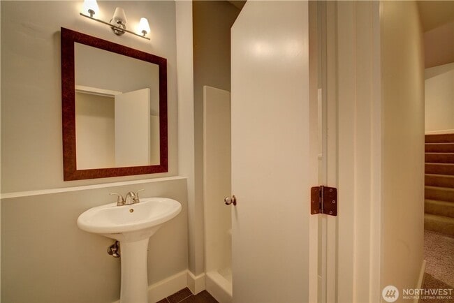 Building Photo - 3bd/3.5ba Kirkland Home