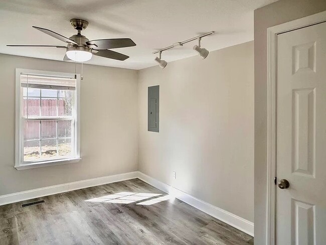Building Photo - 75 McCraw St