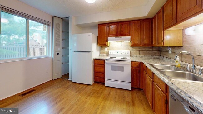 Building Photo - 7801 Fairborn Ct