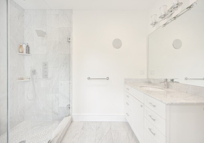 Building Photo - 199 W 8th St