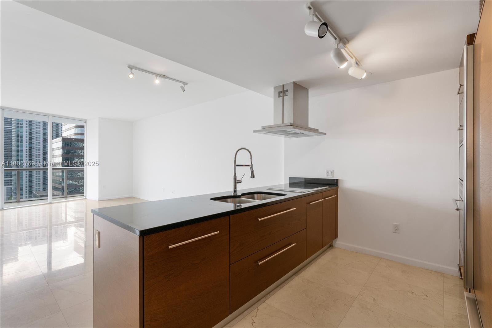 Building Photo - 475 Brickell Ave