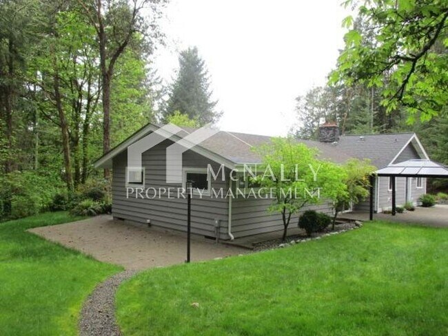 Building Photo - Craftsman Home with Detached 2-Car Garage Near Uptown & Narrows Bridge