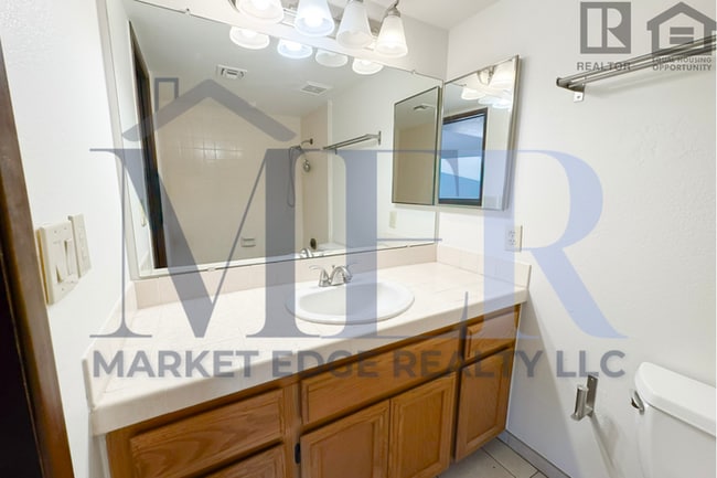 Building Photo - 2Bed/2.5Bath Townhome on Missouri/Central!...
