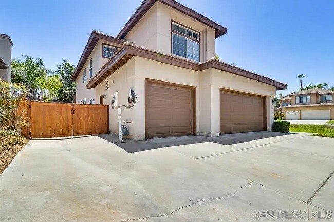 Building Photo - 1100 Corrales Ln