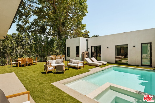 Building Photo - 4256 Camellia Ave