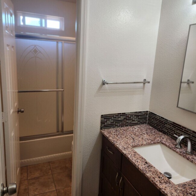 Building Photo - UTC Duplex 1475 Sq Ft 3 bedroom 1.5 ba woo...