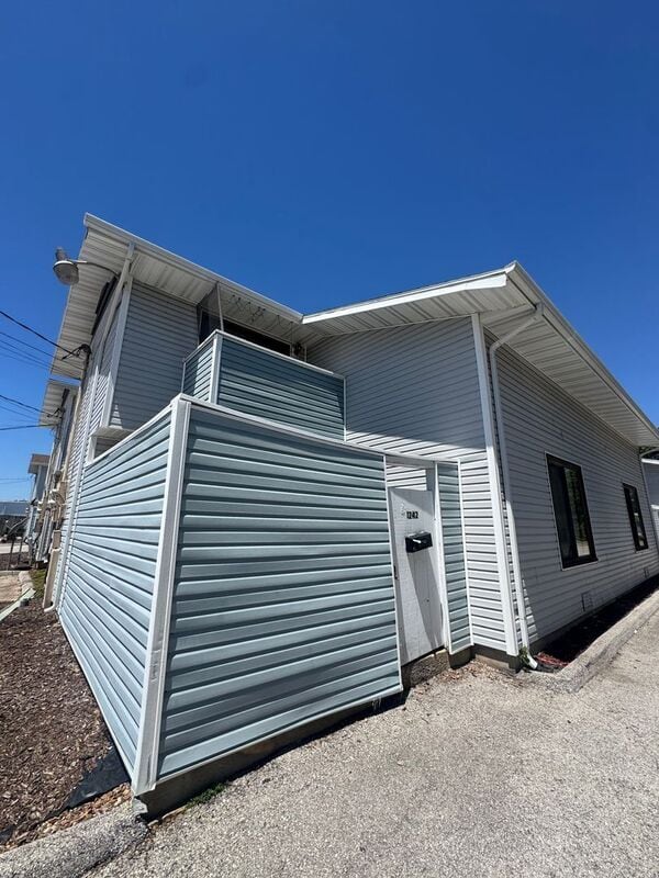 Building Photo - 1242 E Guinevere St