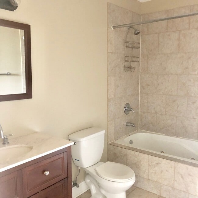 Building Photo - 4300 N Kedzie Ave