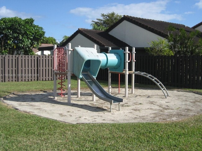 Building Photo - 9044 SW 112th Ct