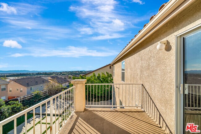 Building Photo - 12440 La Cresta Way