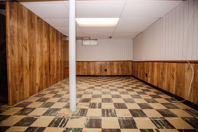 Building Photo - West Toledo 3 Bedroom
