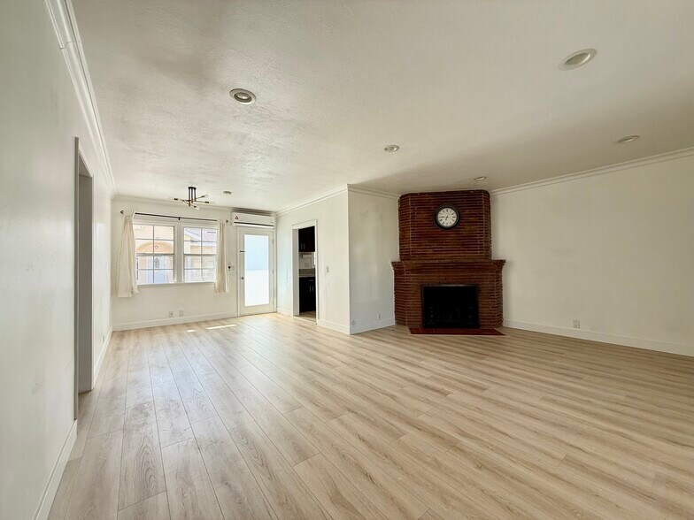 Building Photo - 1219 N Azusa Ave