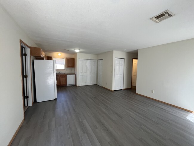 Building Photo - 2949 W Elm St