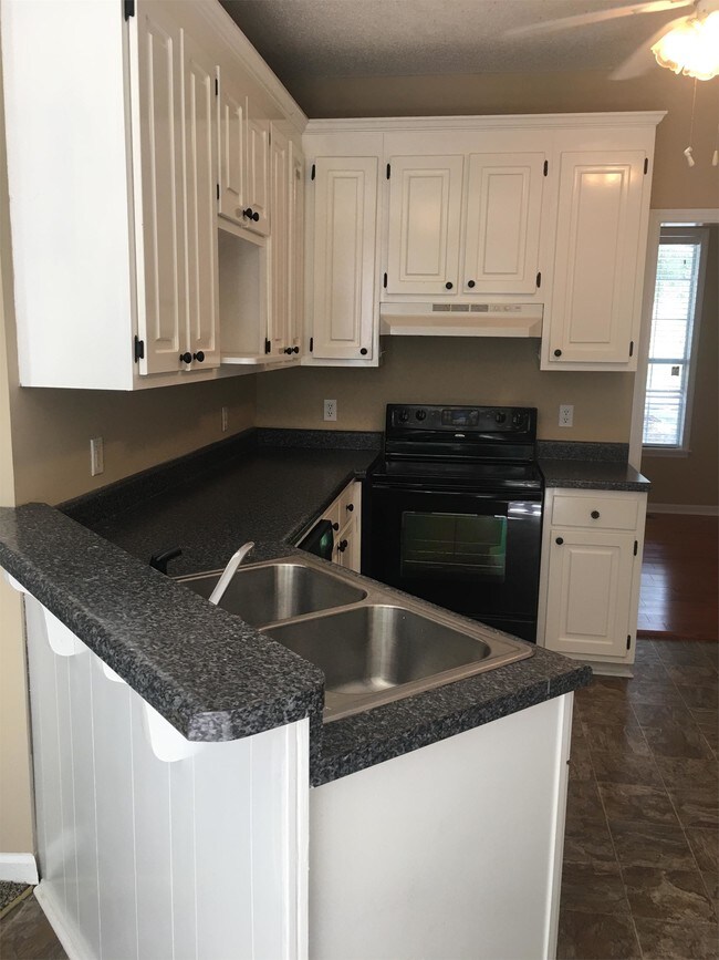 Building Photo - 403 9th Ave