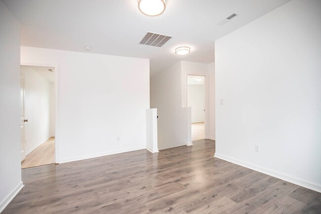 Building Photo - 111 Carver Walk SE