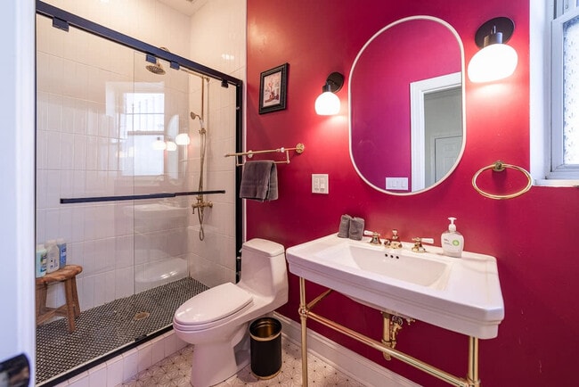 Building Photo - 2113 W Grand Ave