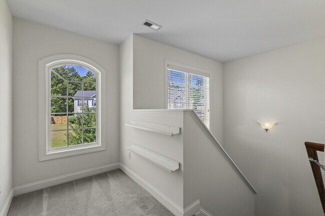 Building Photo - Spacious home in the heart of Sneads Ferry!
