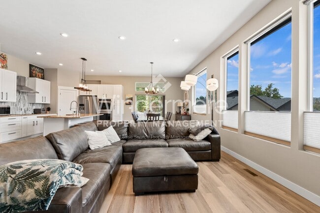 Building Photo - * Coming Soon 08/15/2025*Furnished Executi...
