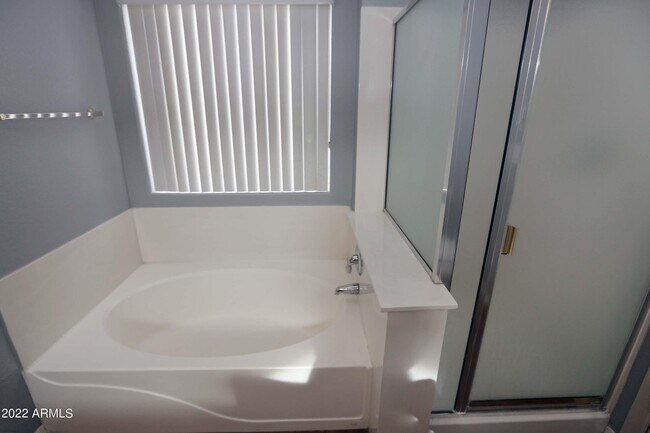 Building Photo - 11217 W Edgemont Ave