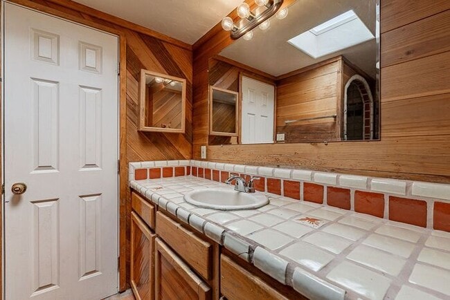 Building Photo - 3118 N Santa Rita Ave