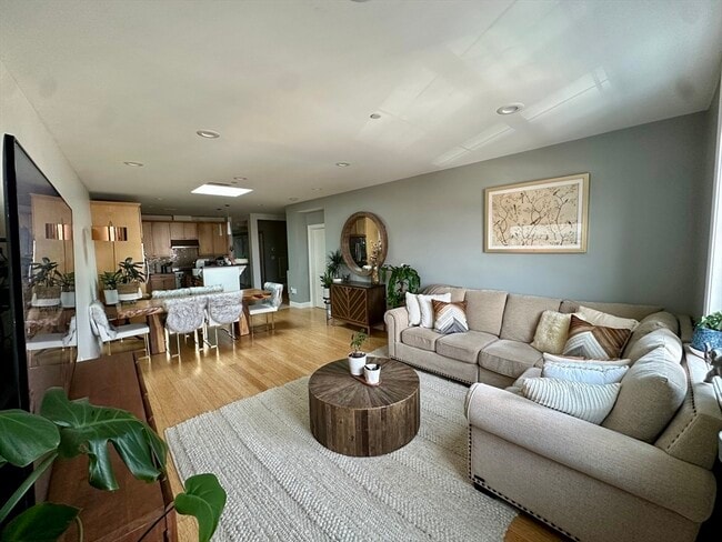 Building Photo - 30 High St