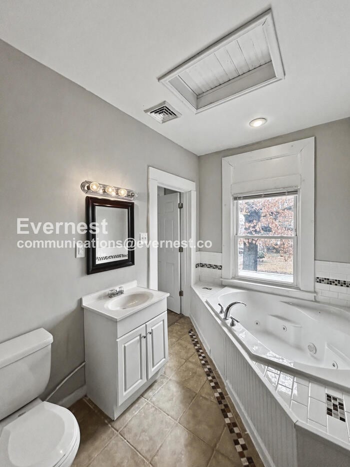 Building Photo - 1304 Oakwood Ave